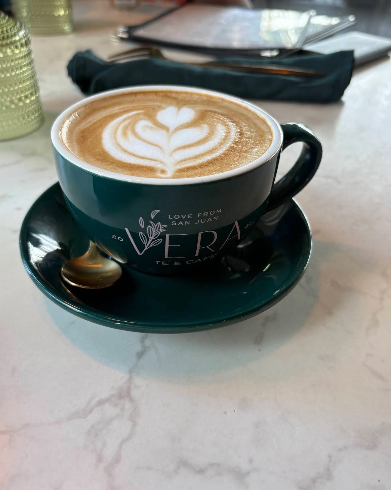 Café con leche en taza VERA